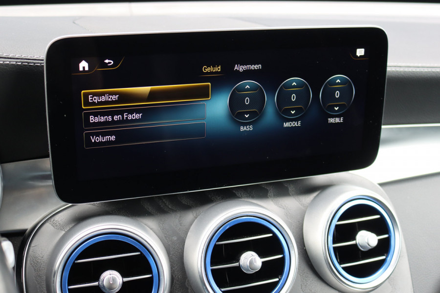 Mercedes-Benz GLC 300e 4MATIC AMG Line | Distronic+ | Memory | Trekhaak | HUD | Verwarmd Stuurwiel | Leder | Keyless Go | Augmented Reality |