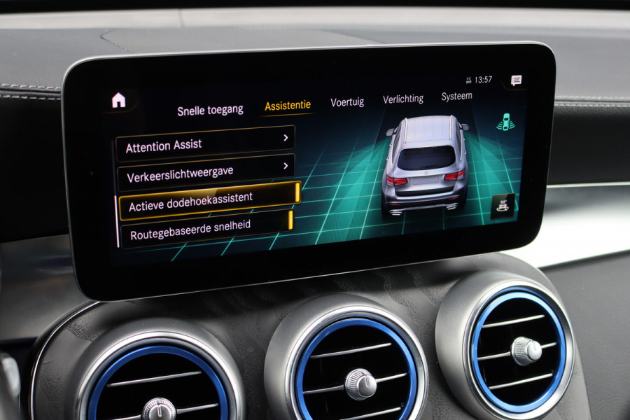 Mercedes-Benz GLC 300e 4MATIC AMG Line | Distronic+ | Memory | Trekhaak | HUD | Verwarmd Stuurwiel | Leder | Keyless Go | Augmented Reality |
