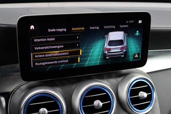 Mercedes-Benz GLC 300e 4MATIC AMG Line | Distronic+ | Memory | Trekhaak | HUD | Verwarmd Stuurwiel | Leder | Keyless Go | Augmented Reality |