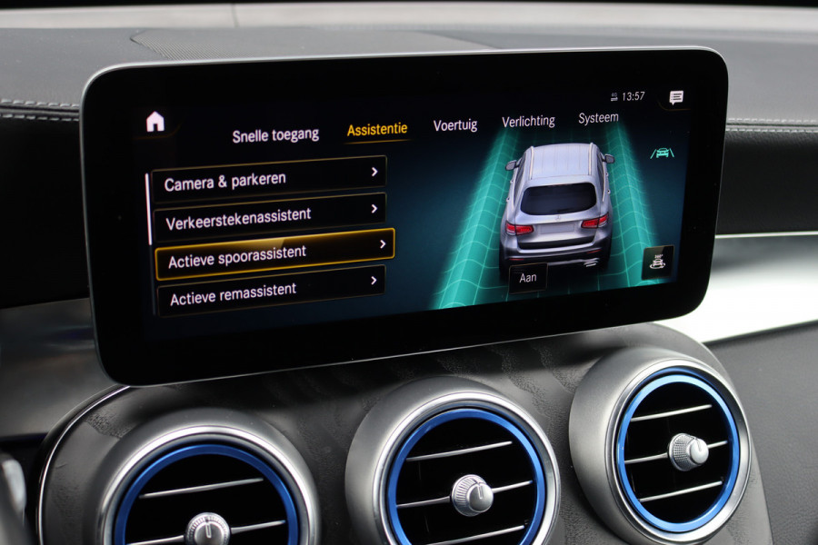 Mercedes-Benz GLC 300e 4MATIC AMG Line | Distronic+ | Memory | Trekhaak | HUD | Verwarmd Stuurwiel | Leder | Keyless Go | Augmented Reality |
