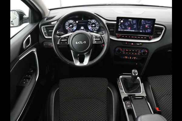 Kia Ceed 1.5 T-GDi DynamicPlusLine | Stoelverwarming | Adaptive cruise | Camera | Carplay | Half leder | Stuurverwarming | Navigatie | Full LED | Side Assist | Climate control | Parkeerhulp | Keyless | Elektrische klep