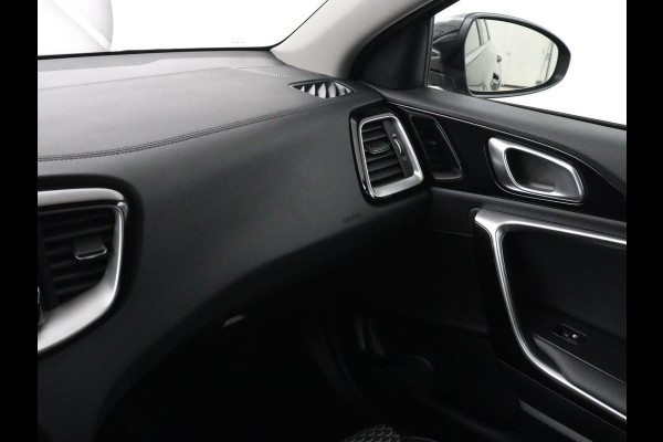 Kia Ceed 1.5 T-GDi DynamicPlusLine | Stoelverwarming | Adaptive cruise | Camera | Carplay | Half leder | Stuurverwarming | Navigatie | Full LED | Side Assist | Climate control | Parkeerhulp | Keyless | Elektrische klep