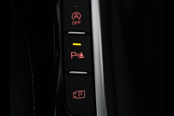 Kia Ceed 1.5 T-GDi DynamicPlusLine | Stoelverwarming | Adaptive cruise | Camera | Carplay | Half leder | Stuurverwarming | Navigatie | Full LED | Side Assist | Climate control | Parkeerhulp | Keyless | Elektrische klep