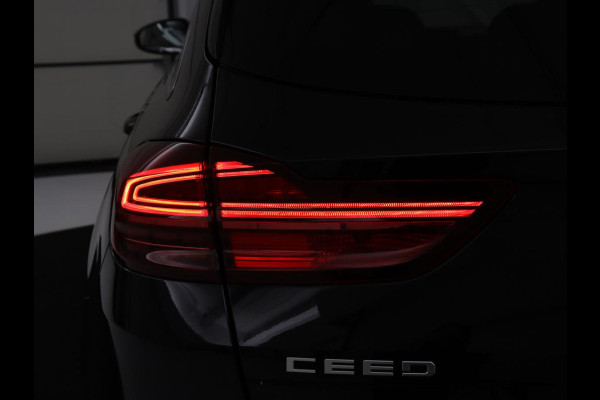 Kia Ceed 1.5 T-GDi DynamicPlusLine | Stoelverwarming | Adaptive cruise | Camera | Carplay | Half leder | Stuurverwarming | Navigatie | Full LED | Side Assist | Climate control | Parkeerhulp | Keyless | Elektrische klep