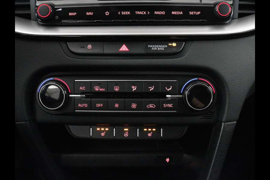 Kia Ceed 1.5 T-GDi DynamicPlusLine | Stoelverwarming | Adaptive cruise | Camera | Carplay | Half leder | Stuurverwarming | Navigatie | Full LED | Side Assist | Climate control | Parkeerhulp | Keyless | Elektrische klep