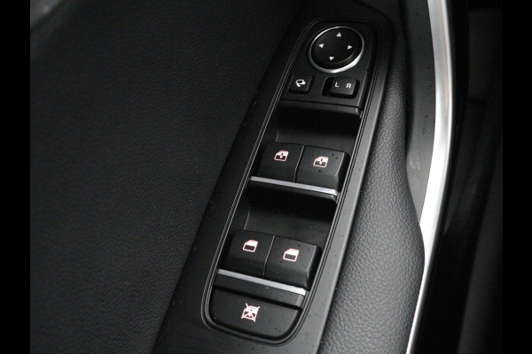 Kia Ceed 1.5 T-GDi DynamicPlusLine | Stoelverwarming | Adaptive cruise | Camera | Carplay | Half leder | Stuurverwarming | Navigatie | Full LED | Side Assist | Climate control | Parkeerhulp | Keyless | Elektrische klep