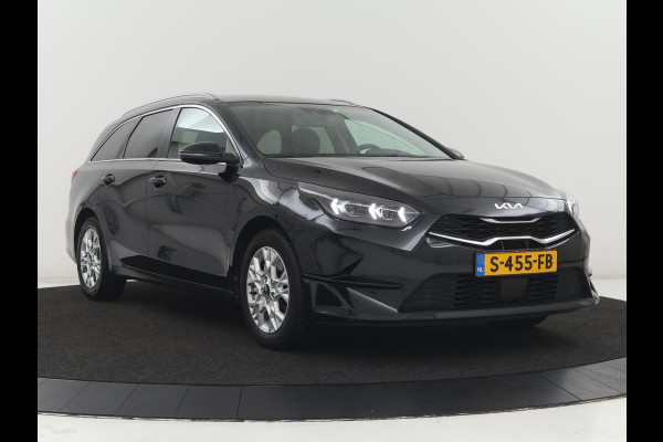 Kia Ceed 1.5 T-GDi DynamicPlusLine | Stoelverwarming | Adaptive cruise | Camera | Carplay | Half leder | Stuurverwarming | Navigatie | Full LED | Side Assist | Climate control | Parkeerhulp | Keyless | Elektrische klep
