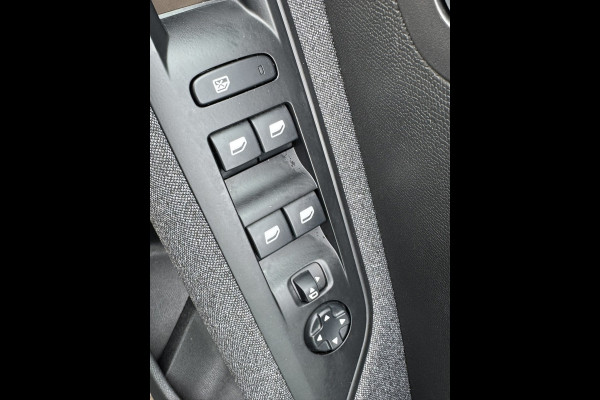 Peugeot 5008 1.2 PureTech Blue Lease Executive 7P Navi Camera Carplay Clima