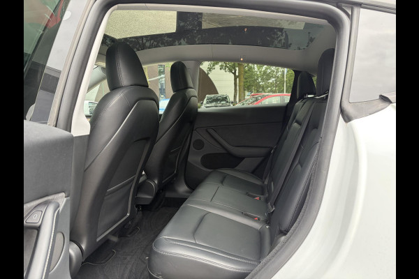 Tesla Model Y Long Range AWD 75 kWh SOH 92% | AFNEEMBARE TREKHAAK| ENHANCHED AUTOPILOT| RESTERENDE ALGEMENE FABRIEKSGARANTIE TESLA T/M 03-2028 OF 80.000KM| ACCU + AANDRIJFLIJN T/M 03-2032/ 192.000KM| RIJKLAAR GELEVERD