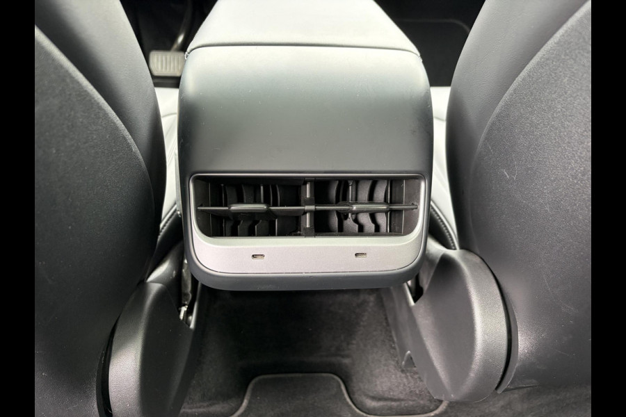 Tesla Model Y Long Range AWD 75 kWh SOH 92% | AFNEEMBARE TREKHAAK| ENHANCHED AUTOPILOT| RESTERENDE ALGEMENE FABRIEKSGARANTIE TESLA T/M 03-2028 OF 80.000KM| ACCU + AANDRIJFLIJN T/M 03-2032/ 192.000KM| RIJKLAAR GELEVERD