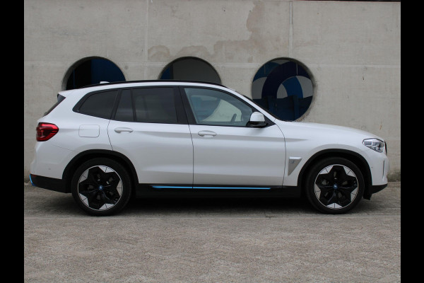 BMW iX3 High Executive 80 kWh | 94,3% | PANORAMISCH SCHUIFDAK | 20" LICHTMETALEN VELGEN | M AERODYNAMICA PAKKET |