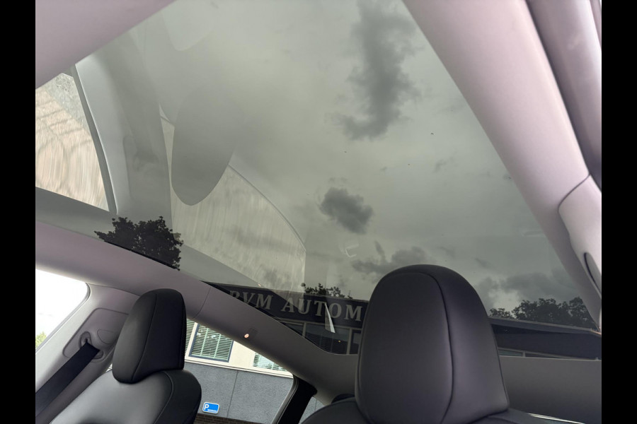 Tesla Y Long Range RWD 75 kWh SOH 97% |26.000KM! | AFNEEMBARE TREKHAAK| RESTERENDE ALGEMENE FABRIEKSGARANTIE TESLA T/M 02-2029 OF 80.000KM| ACCU + AANDRIJFLIJN T/M 02-2033/ 192.000KM| RIJKLAAR GELEVERD