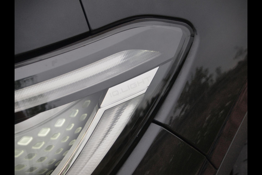 Volkswagen ID.4 Family 77 kWh | Panoramadak | Trekhaak | Sfeerverlichting | Camera | Apple Carplay |