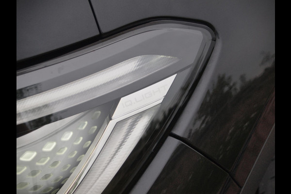 Volkswagen ID.4 Family 77 kWh | Panoramadak | Trekhaak | Sfeerverlichting | Camera | Apple Carplay |