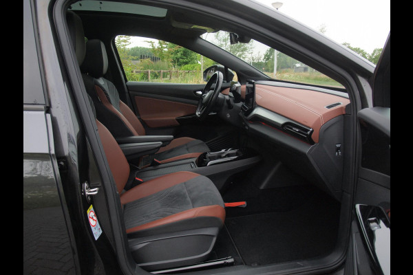 Volkswagen ID.4 Family 77 kWh | Panoramadak | Trekhaak | Sfeerverlichting | Camera | Apple Carplay |