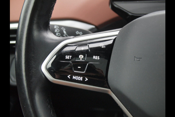 Volkswagen ID.4 Family 77 kWh | Panoramadak | Trekhaak | Sfeerverlichting | Camera | Apple Carplay |