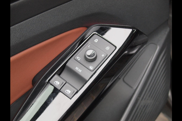 Volkswagen ID.4 Family 77 kWh | Panoramadak | Trekhaak | Sfeerverlichting | Camera | Apple Carplay |