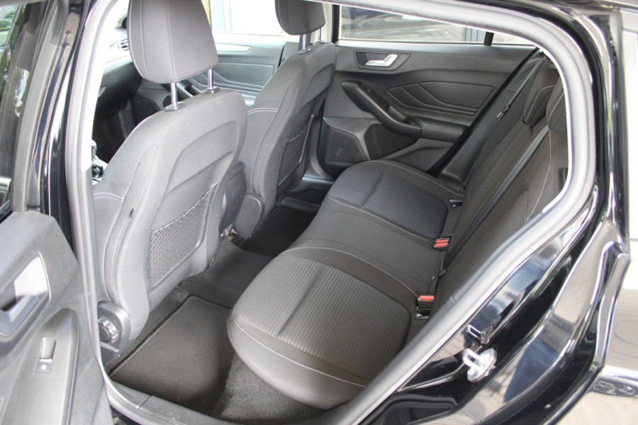 Ford FOCUS Wagon 1.0 EcoBoost Titanium Business | Achteruitrijcamera | Stoelverwarming | Trekhaak