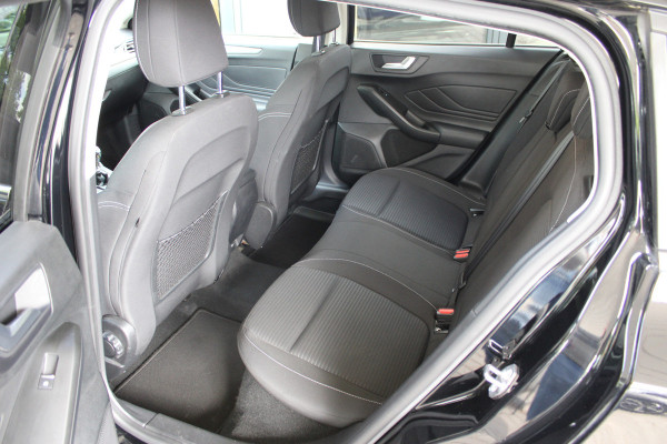 Ford FOCUS Wagon 1.0 EcoBoost Titanium Business | Achteruitrijcamera | Stoelverwarming | Trekhaak