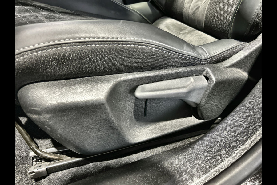 Peugeot e-208 EV GT Pack 50 kWh Panoramadak | leer-alcantara | 11 kW 3-fase