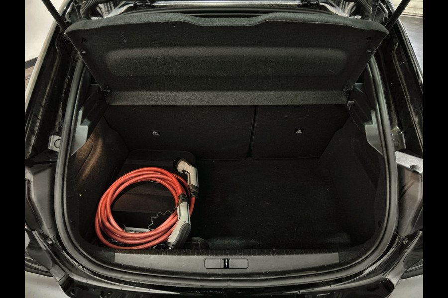 Peugeot e-208 EV GT Pack 50 kWh Panoramadak | leer-alcantara | 11 kW 3-fase