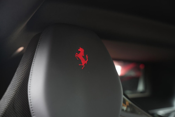 Ferrari SF90 Stradale 4.0 V8 Assetto Fiorano Fiorano Pack Carbon Fibre Daytona Racing Seats
