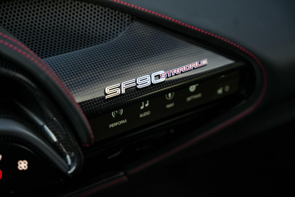 Ferrari SF90 Stradale 4.0 V8 Assetto Fiorano Fiorano Pack Carbon Fibre Daytona Racing Seats