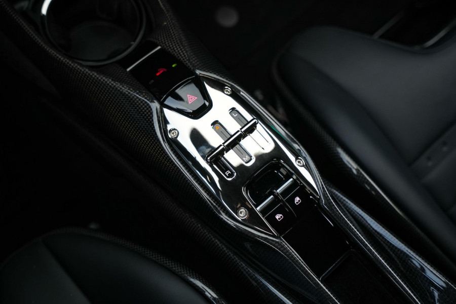 Ferrari SF90 Stradale 4.0 V8 Assetto Fiorano Fiorano Pack Carbon Fibre Daytona Racing Seats