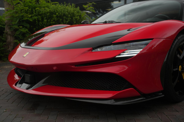 Ferrari SF90 Stradale 4.0 V8 Assetto Fiorano Fiorano Pack Carbon Fibre Daytona Racing Seats