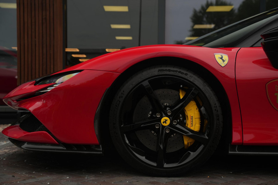 Ferrari SF90 Stradale 4.0 V8 Assetto Fiorano Fiorano Pack Carbon Fibre Daytona Racing Seats