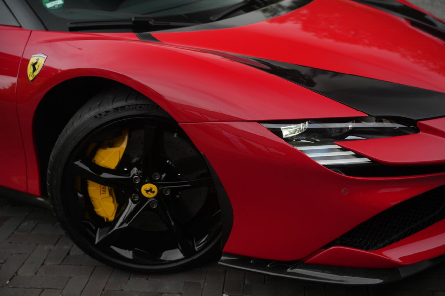 Ferrari SF90 Stradale 4.0 V8 Assetto Fiorano Fiorano Pack Carbon Fibre Daytona Racing Seats