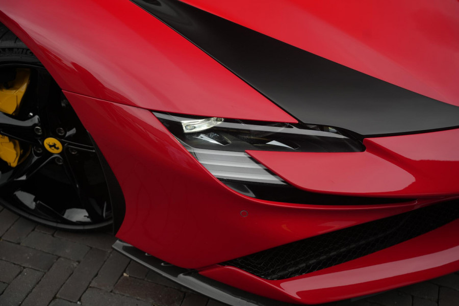 Ferrari SF90 Stradale 4.0 V8 Assetto Fiorano Fiorano Pack Carbon Fibre Daytona Racing Seats