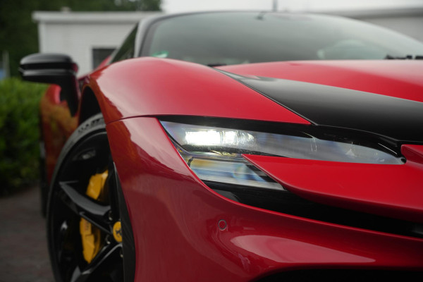 Ferrari SF90 Stradale 4.0 V8 Assetto Fiorano Fiorano Pack Carbon Fibre Daytona Racing Seats