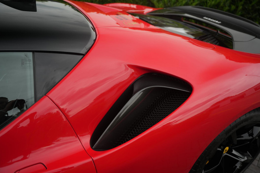 Ferrari SF90 Stradale 4.0 V8 Assetto Fiorano Fiorano Pack Carbon Fibre Daytona Racing Seats