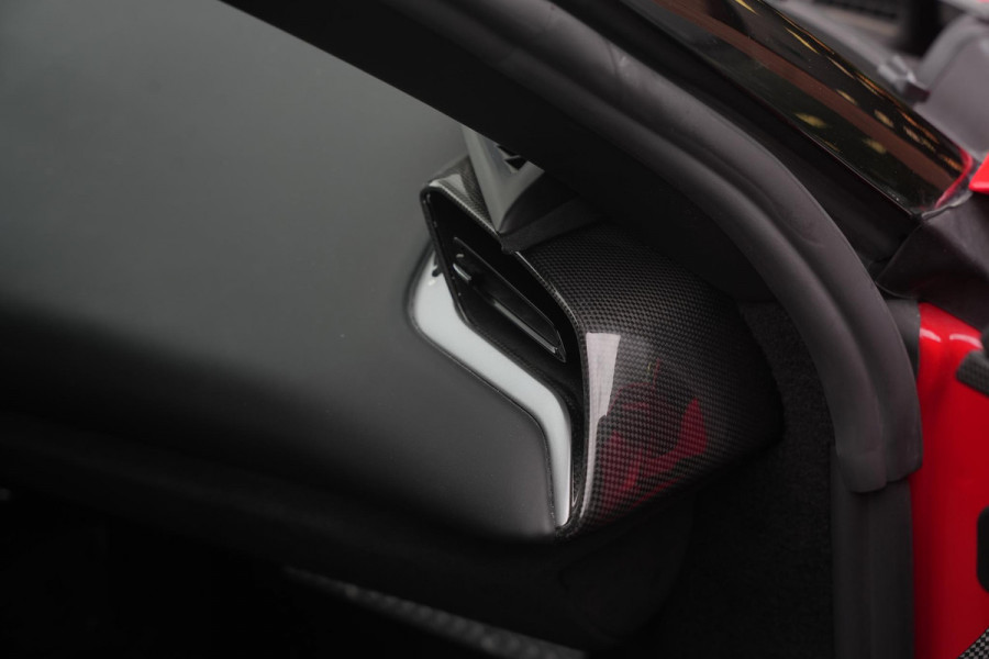 Ferrari SF90 Stradale 4.0 V8 Assetto Fiorano Fiorano Pack Carbon Fibre Daytona Racing Seats