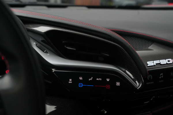 Ferrari SF90 Stradale 4.0 V8 Assetto Fiorano Fiorano Pack Carbon Fibre Daytona Racing Seats