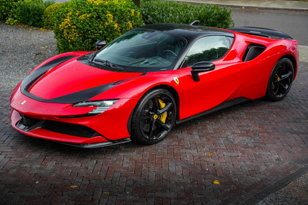 Ferrari SF90 Stradale 4.0 V8 Assetto Fiorano Fiorano Pack Carbon Fibre Daytona Racing Seats