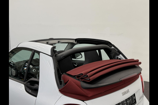 Smart Fortwo Cabrio EQ Comfort 18 kWh Automaat Navigatie Apple Carplay Android Auto Parkeersensoren Achter Climate Control Elektrisch Cabriodak DAB+