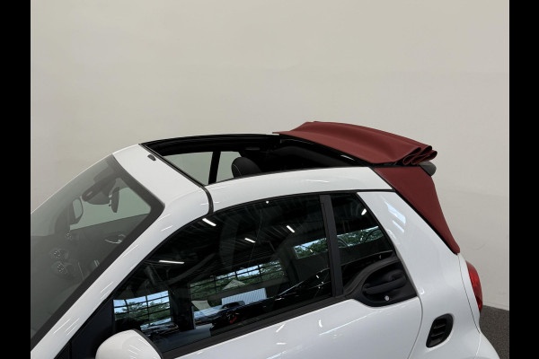 Smart Fortwo Cabrio EQ Comfort 18 kWh Automaat Navigatie Apple Carplay Android Auto Parkeersensoren Achter Climate Control Elektrisch Cabriodak DAB+