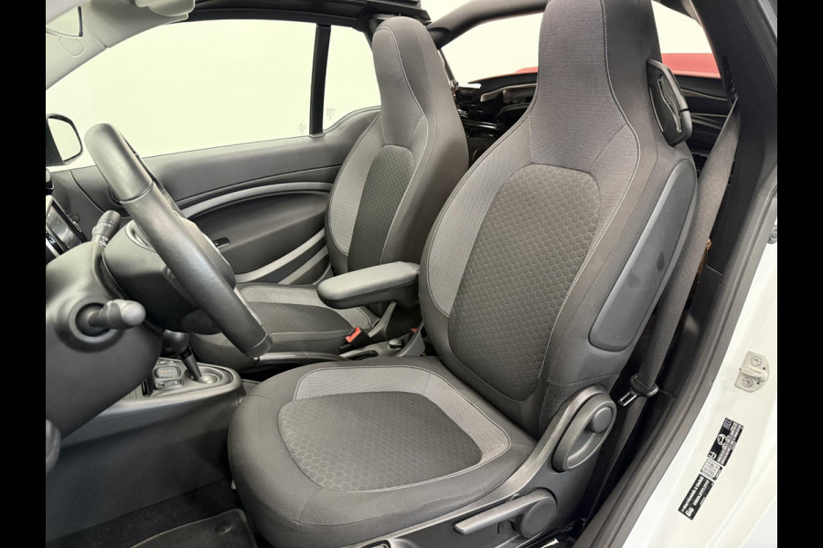 Smart Fortwo Cabrio EQ Comfort 18 kWh Automaat Navigatie Apple Carplay Android Auto Parkeersensoren Achter Climate Control Elektrisch Cabriodak DAB+