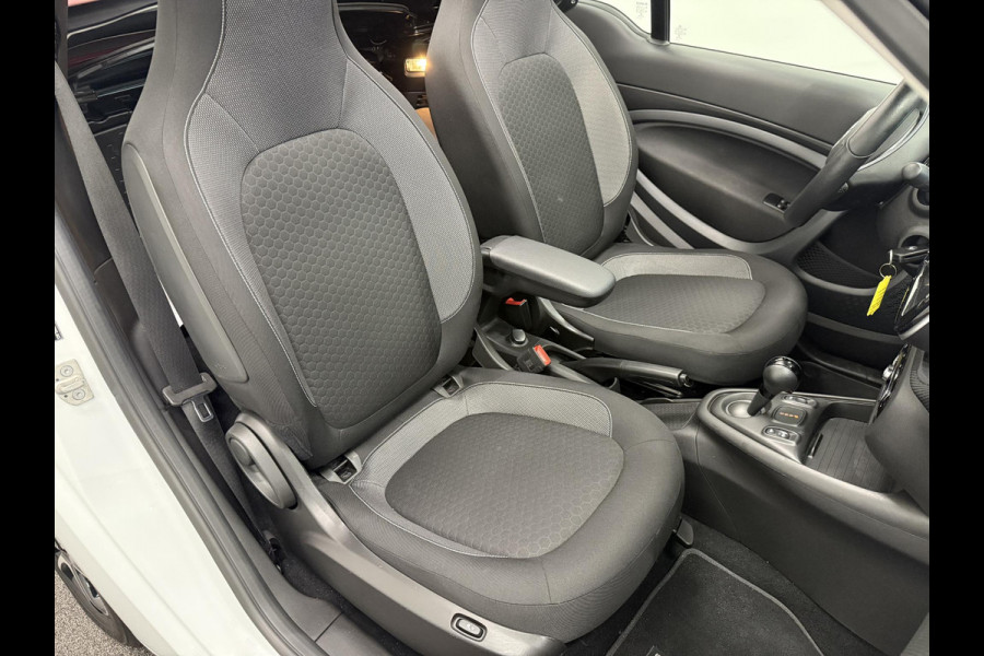Smart Fortwo Cabrio EQ Comfort 18 kWh Automaat Navigatie Apple Carplay Android Auto Parkeersensoren Achter Climate Control Elektrisch Cabriodak DAB+
