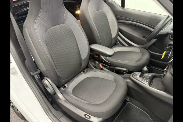 Smart Fortwo Cabrio EQ Comfort 18 kWh Automaat Navigatie Apple Carplay Android Auto Parkeersensoren Achter Climate Control Elektrisch Cabriodak DAB+