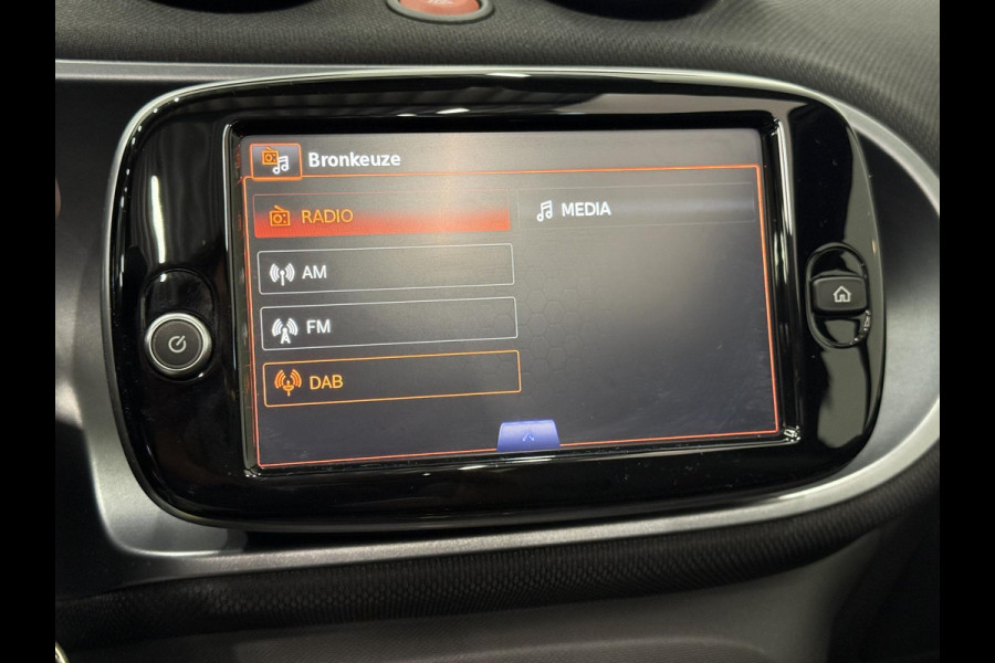 Smart Fortwo Cabrio EQ Comfort 18 kWh Automaat Navigatie Apple Carplay Android Auto Parkeersensoren Achter Climate Control Elektrisch Cabriodak DAB+