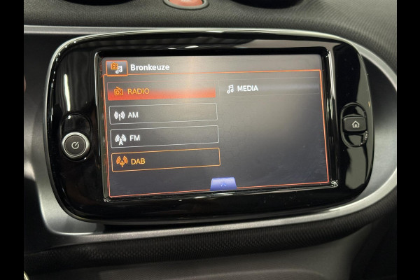 Smart Fortwo Cabrio EQ Comfort 18 kWh Automaat Navigatie Apple Carplay Android Auto Parkeersensoren Achter Climate Control Elektrisch Cabriodak DAB+