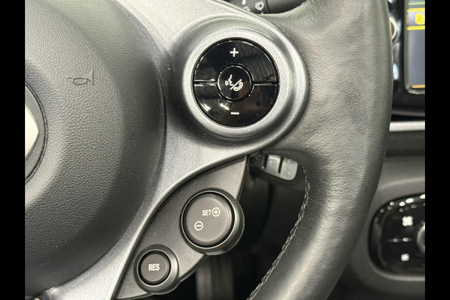 Smart Fortwo Cabrio EQ Comfort 18 kWh Automaat Navigatie Apple Carplay Android Auto Parkeersensoren Achter Climate Control Elektrisch Cabriodak DAB+