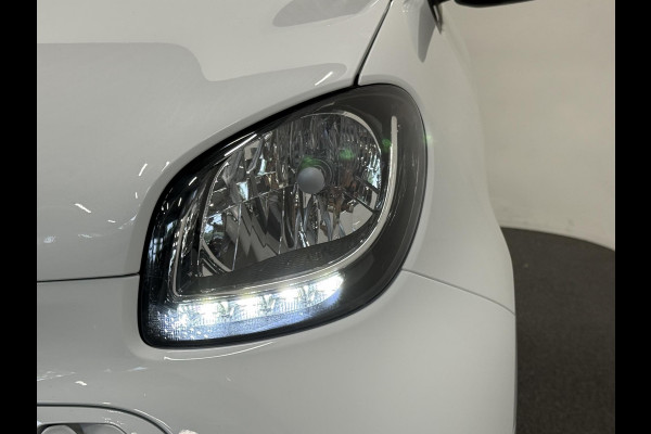 Smart Fortwo Cabrio EQ Comfort 18 kWh Automaat Navigatie Apple Carplay Android Auto Parkeersensoren Achter Climate Control Elektrisch Cabriodak DAB+