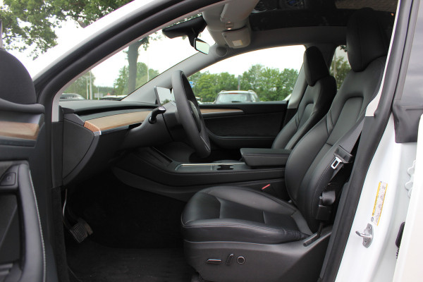 Tesla Model Y RWD 58 kWh / Autopilot / Panormadak / Camera / Premium Audio / 19'' / Navigatie