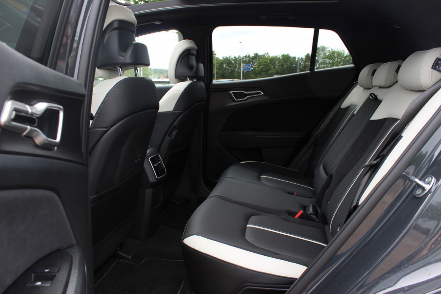 Kia Sportage 1.6 T-GDi Plug-in Hybrid GT-PlusLine / Panoramadak / 360Camera / Head-up / Leder / Matrix LED / Keyless / 18'' / CarPlay / Harman Kardon / Stoelventilatie / Stoelverwarming 4x / Dodehoek / DAB / ACC
