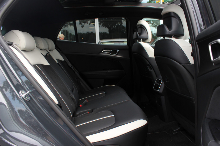 Kia Sportage 1.6 T-GDi Plug-in Hybrid GT-PlusLine / Panoramadak / 360Camera / Head-up / Leder / Matrix LED / Keyless / 18'' / CarPlay / Harman Kardon / Stoelventilatie / Stoelverwarming 4x / Dodehoek / DAB / ACC