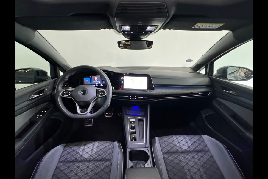 Volkswagen Golf 1.5 eTSI R-Line Pano|Keyless|Camera|IQ|Sfeer
